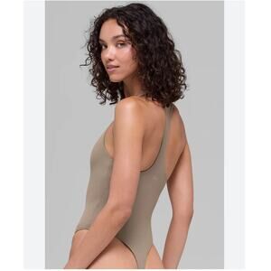 Alo Sleek Back Bodysuit Size XL Sculpting T-back Built-in Shelf Bra